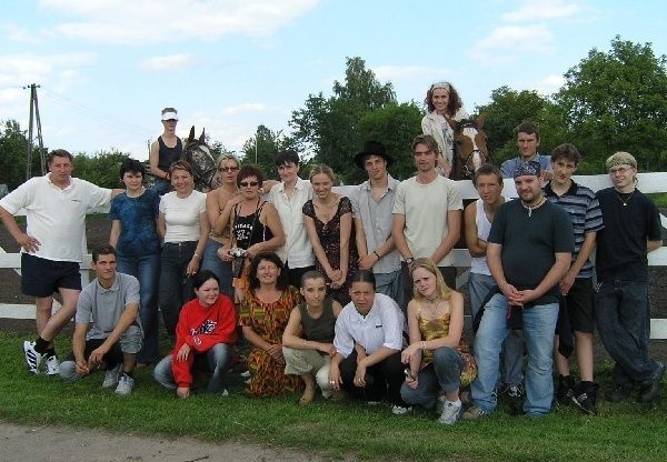 Młodzież z Francji, Niemiec, Litwy i Polski wraz  z opiekunami w gospodarstwie  agroturystycznym "maranka" w Grudziądzu.