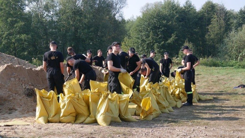 Jedne z największych ćwiczeń strażackich w kraju przeprowadzono w powiecie kozienickim