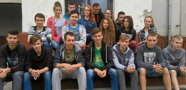 Uczniowie z gminy Proszowice dobrze poradzili sobie z egzaminem gimnazjalnym. Na zdjęciu klasa IIIa Gimnazjum w Klimontowie.