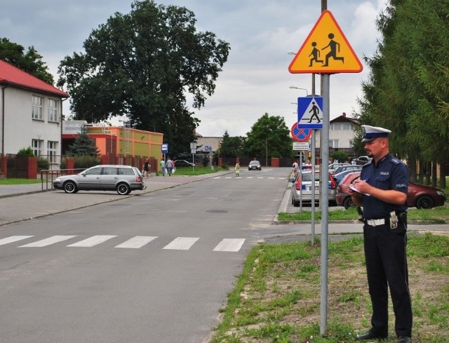 Policyjna akcja w rejonach szkół w powiecie szydłowieckim potrwa do 23 sierpnia. Tu obok Zespołu Szkół imienia Jana Pawła II przy ulicy Wschodniej.