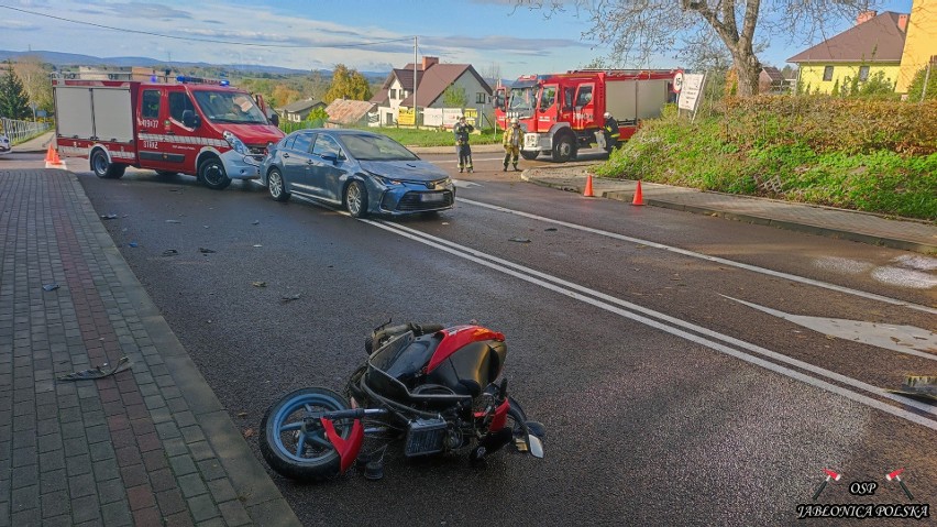 Wypadek na DK19 w Jabłonicy Polskiej. Kierujący skuterem został przetransportowany śmigłowcem LPR do szpitala [ZDJĘCIA]