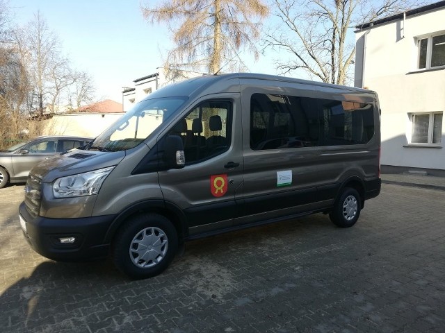 Tak prezentuje się nowy bus, który kupiła gmina Odrzywół.