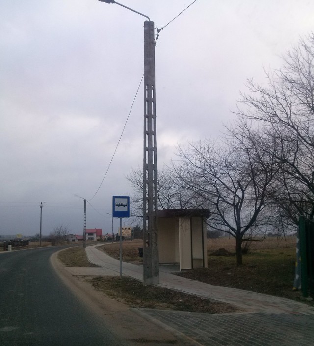 Może w kwietniu autobusy PKS zaczną z tego przystanku w Świekatowie zabierać pasażerów.