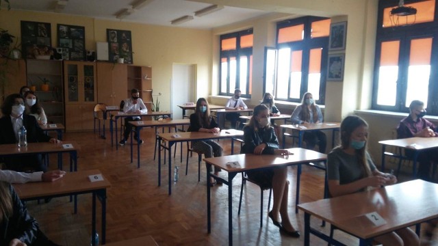 Egzamin ósmoklasisty 2020 - język obcy. Tak zmagali się z testem ósmoklasiści ze szkoły podstawowej w Małogoszczu.