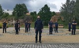 Policjanci ze Starachowic robili pompki na Placu pod Skałkami i pomogli choremu chłopcu (WIDEO)