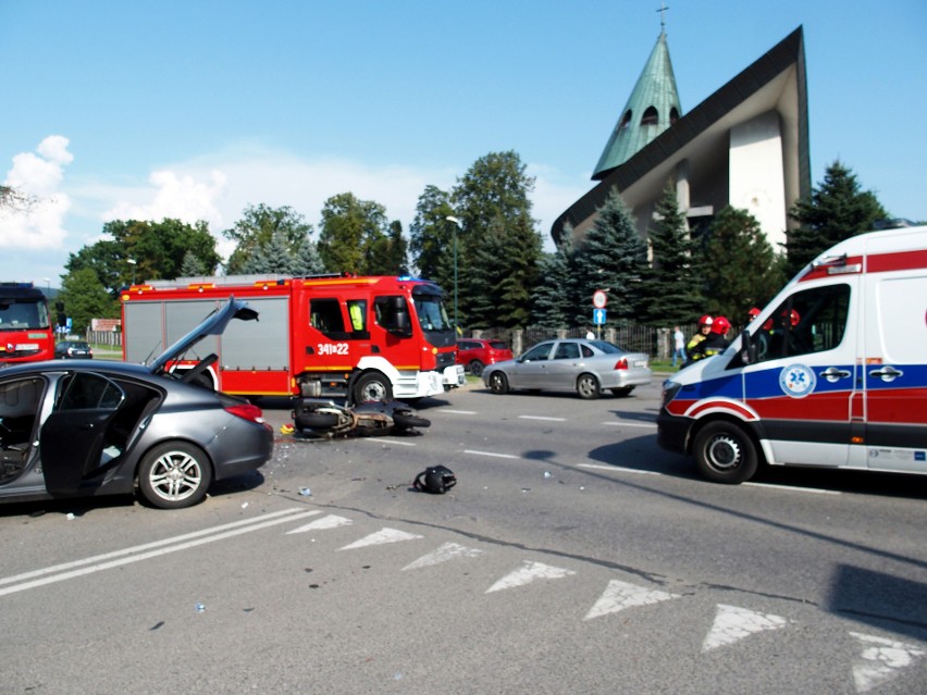 Nowy Sącz. Groźny wypadek przy Zajeździe Sądeckim. Nie żyje motocyklista 