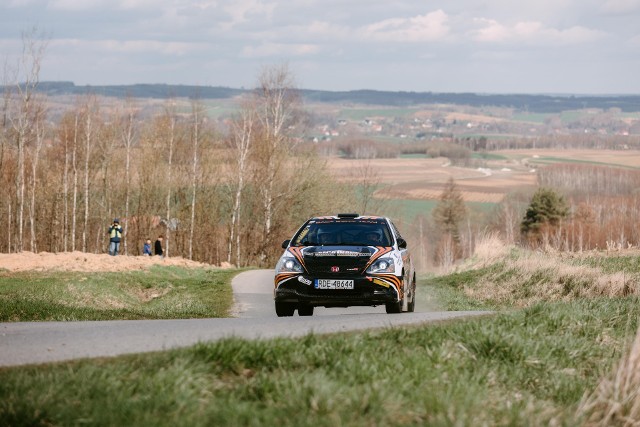 Kierowcy-amatorzy rywalizowali w Niechobrzu w zawodach Super Sprint Prima Aprilis