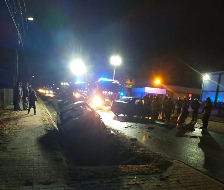 Łódzkie. Groźny wypadek w Mokrsku. Poszkodowane trzy osoby ZDJĘCIA, FILM