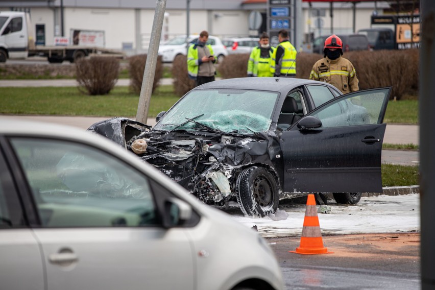 Wypadek na skrzyżowaniu Branickiego z Miłosza w Białymstoku....