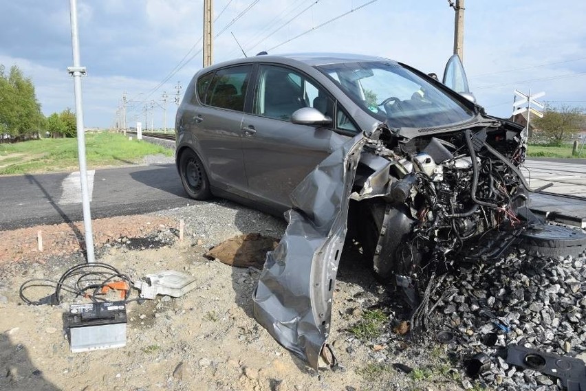 Zderzenie samochodu z pociągiem w miejscowości Szulec