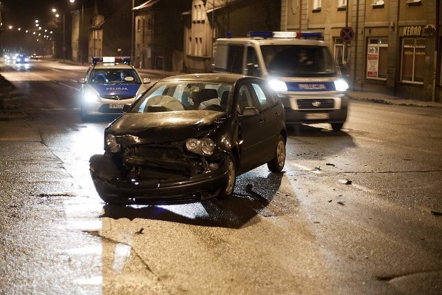 W sobotę przed północą doszło do wypadku na ul. Szczecińskiej, przy skrzyżowaniu z ul. Kossaka w Słupsku.