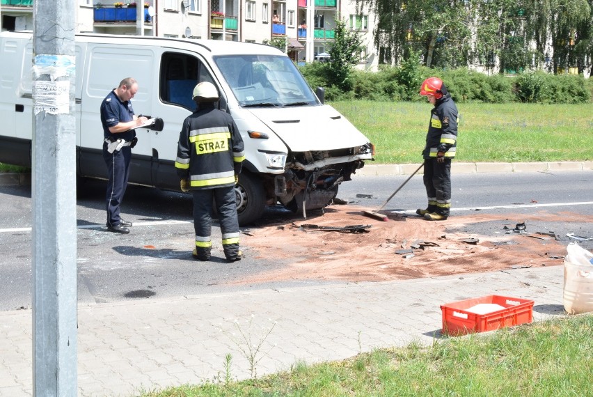 - Kierujący iveco 29-latek podczas hamowania zjechał na lewy...