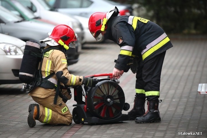 Tragedia w Stalowej Woli, 60-letni mężczyzna zginął w pożarze mieszkania [ZDJĘCIA]