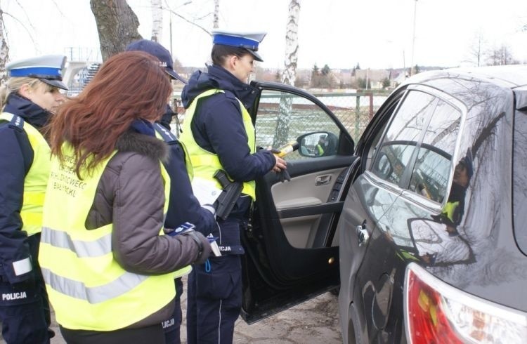 Ul. Białostocka. Akcja policji Kobiety-kobietom (zdjęcia)