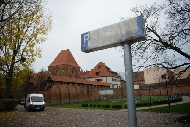 Elektroniczna tablica na Woli Zamkowej będzie zasłonięta do końca grudnia. Warte 60 tys. zł nowoczene rozwiązania na toruńskiej starówce bez awarii wytrzymały niewiele ponad dwa lata