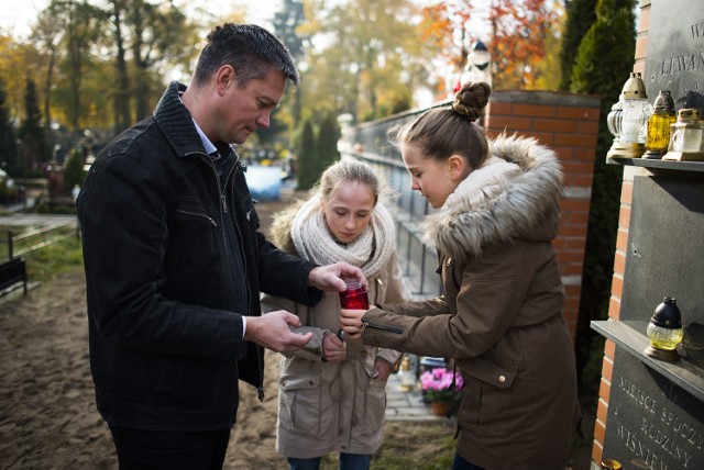 ZaduszkiPierwszy listopad na toruńskich drogach i cmentarzach minął bardzo spokojnie.