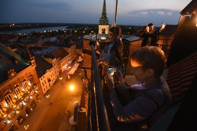 Nocne zwiedzanie wybranych oddziałów muzealnych zaplanowano w godzinach od 18 do 22. Udział we wszystkich wydarzeniach (za wyjątkiem wejścia na wieżę Ratusza Staromiejskiego) jest bezpłatny! Oto program:>>>>CZYTAJ DALEJ