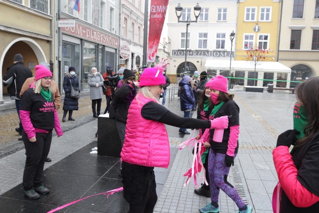 One Billion Rising w Gliwicach.Zobacz kolejne zdjęcia. Przesuwaj zdjęcia w prawo - naciśnij strzałkę lub przycisk NASTĘPNE