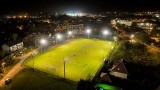 Wieliczka. Stadion Wieliczanki zyskał kompleksowe oświetlenie [ZDJĘCIA]