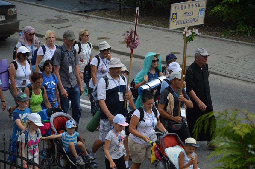 Proszowice gościły pielgrzymów XXXVI Pieszej Pielgrzymki na Jasną Górę [ZDJĘCIA]