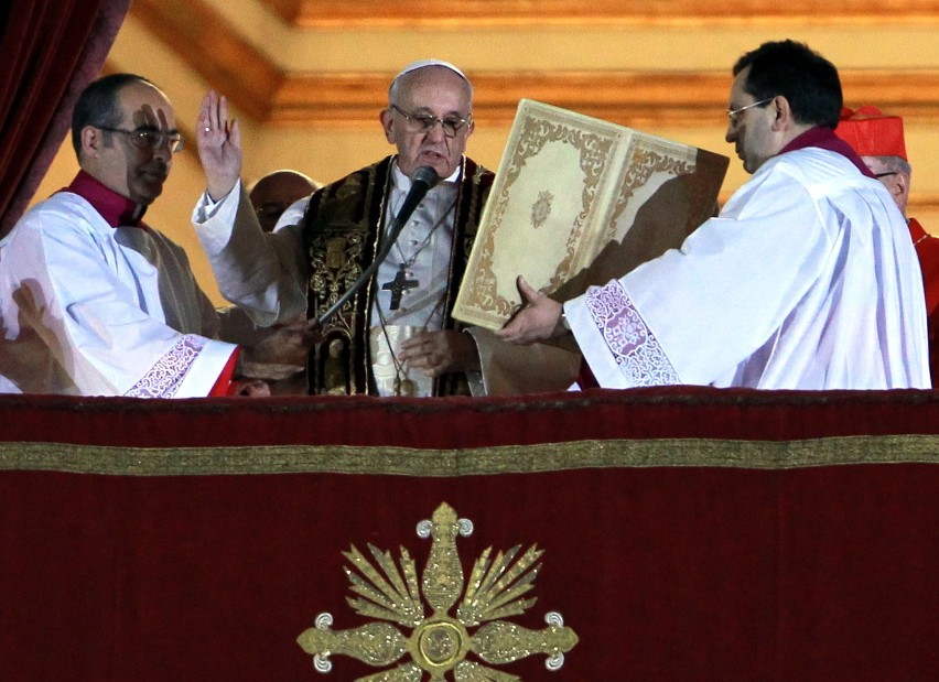 Jorge Bergoglio Studiował chemię, literaturę i psychologię....