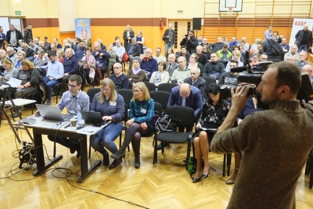 Prezydent Torunia rozpoczął dziś (20.02) 16. już cykl spotkań z mieszkańcami. Tradycyjnie zostały one zainaugurowane na Stawkach. W tym roku, podobnie jak w poprzednim, spotkania składają z kilku części: warsztaty tematyczne przy stolikach i dyżury w sprawach indywidualnych - zawsze od godz. 17.00; wspólne spotkanie - zawsze od godziny 18.00, podczas którego przewidziano prezentacje informacyjne oraz dyskusję.POLECAMY GORĄCO!Ceny za ślub w kościołach CENNIKIMagda Gessler i Kuchenne Rewolucje w regionie!Ranking szkół jazdyNajładniejsze dziewczęta z tegorocznych studniówekInterwencje toruńskich policjantów w nieoznakowanym radiowozie BMWNowosciTorun