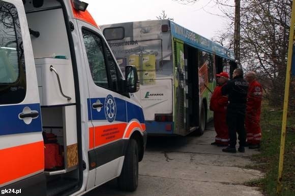 Autobus woził martwego 64-letniego mężczyznę.