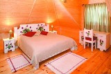 Rustykalna sypialnia w nowoczesnym wnętrzu? Dlaczego nie?