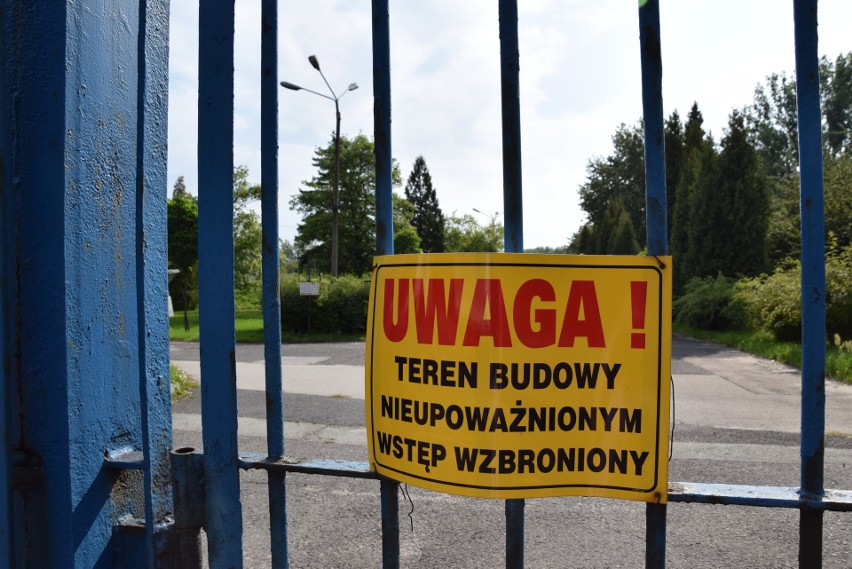 Ciężki sprzęt wjechał na stadion na Skałce