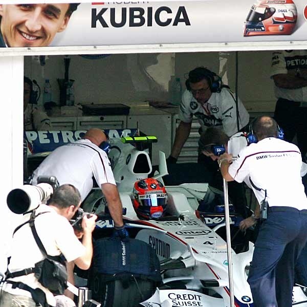 Robert Kubica w 2008 roku wygrał pierwszy wyścig Formuły1 i z trzeciego miejsca wskoczył na szczyt najlepiej zarabiających polskich sportowców.