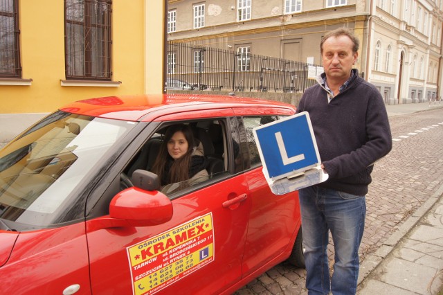 Wiesław Krupa instruktorem nauki jazdy jest od 12 lat. Obecnie uczy kierować autem m.in. Kamilę Kacałę