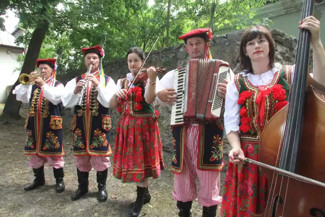 Rodzinna Kapela Całków z Zielonek, w gminie Sędziszów, otrzymała nagrodę Grand Prix 42. Buskich Spotkań z Folklorem.