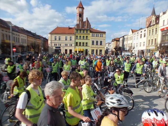 W brodnickiej manifestacji wzięło udział kilkuset rowerzystów