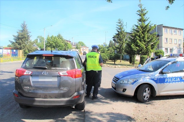 Policyjne kontrole na drogach powiatu nakielskiego prowadzone są cyklicznie