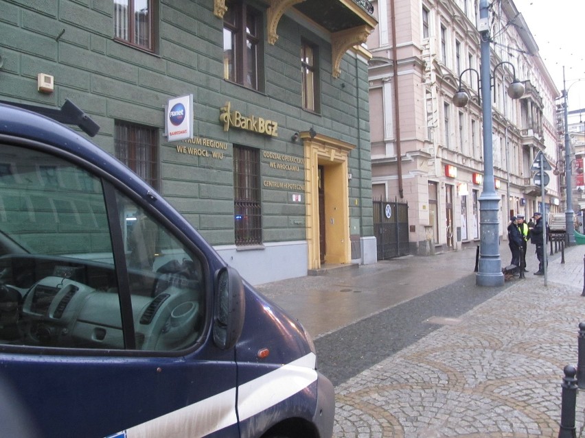 Alarm w banku w centrum Wrocławia. Ewakuacja pracowników i klientów