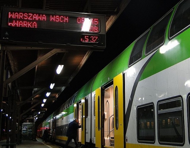 Najpopularniejszy pociąg wśród radomian pracujących w Warszawie odjeżdża z Radomia o godzinie 5.45.