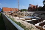 Dwie budowy w pobliżu placu Dominikańskiego we Wrocławiu. Co tam powstaje? [ZDJĘCIA, WIZUALIZACJE]