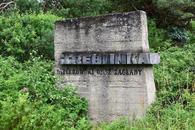 Obóz zagłady w Treblince (Treblinka II) został zbudowany przez Niemców w połowie 1942 roku. Stanął obok istniejącego już od roku obozu pracy (Treblinka I).