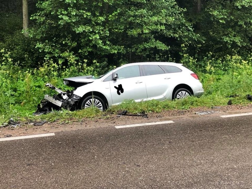 Chraboły. Wypadek na DK 65. Trzy auta zderzyły się na trasie Białystok - Mońki. Dwie osoby ranne [ZDJĘCIA]