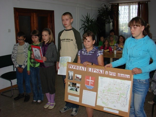 Uczestnicy konkursu zaprezentowali swój powiat a także zachwalali uroki swoich miejscowości. 