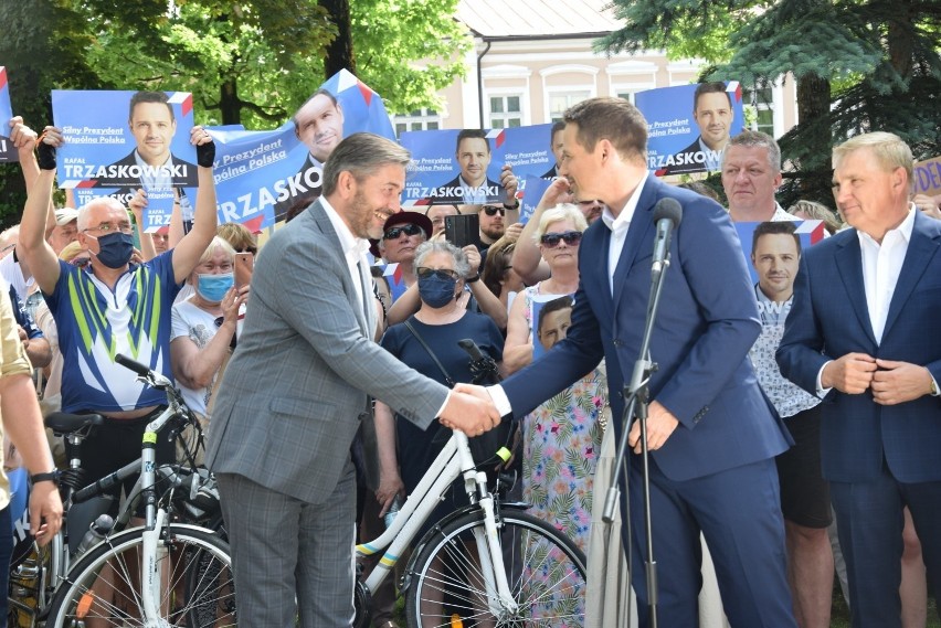 Wybory 2020. Rafał Trzaskowski zaatakowany w Suwałkach. Jest komentarz policji (zdjęcia)