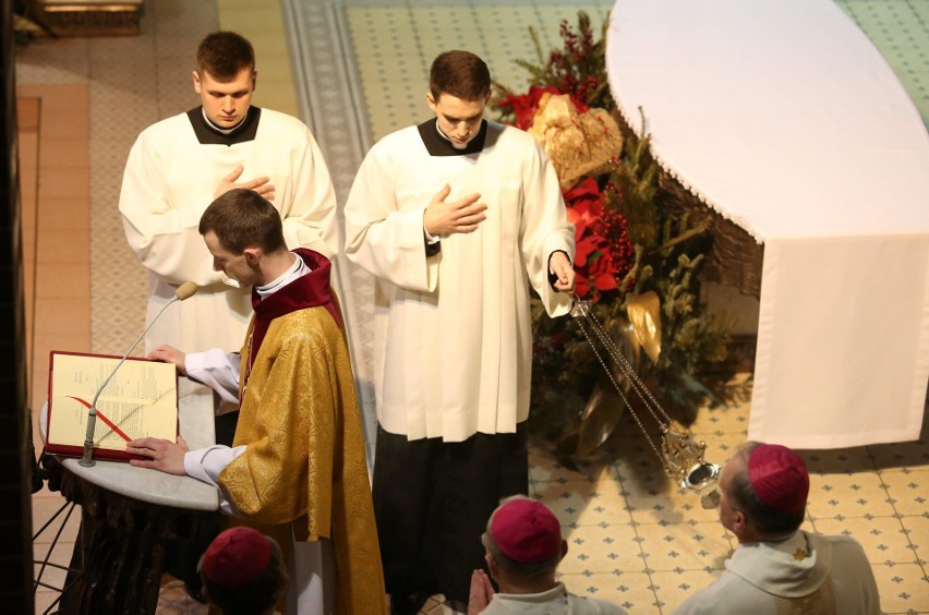 Ks. biskup nominat Andrzej Iwanecki przyjął  sakrę biskupią...