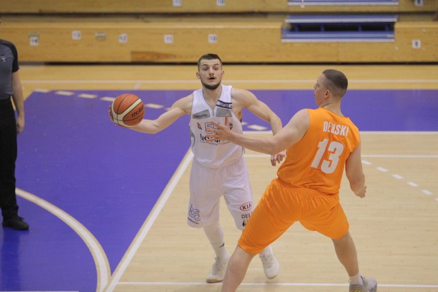 Piotr Wieloch zdobył 23 punkty dla Biofarmu Basket, a mimo to poznaniacy ponownie przegrali z beniaminkiem I ligi z Krakowa