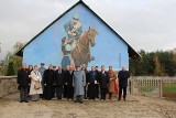 Mieszkańcy gminy Przytyk w niedzielę uroczyście obchodzili Święto Niepodległości. Była msza, odsłonięcie muralu, kwiaty na mogiłach