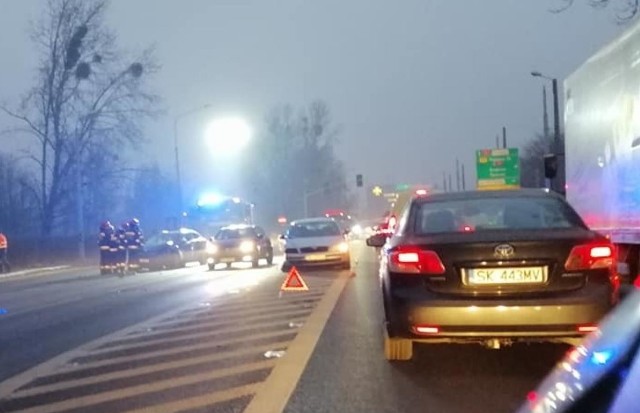 Wypadek na ul. Chorzowskiej w Bytomiu. Tworzą się duże korki.