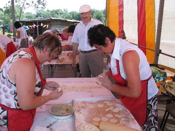 Konkursy lepienia pierogów to tradycja w gminie Przemyśl.