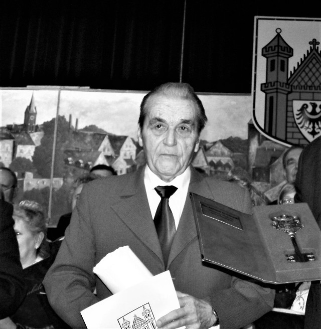 Tytuł Honorowego Obywatela Gminy Świebodzin Zdzisław Drozdowski odebrał 1 marca 2009 r.