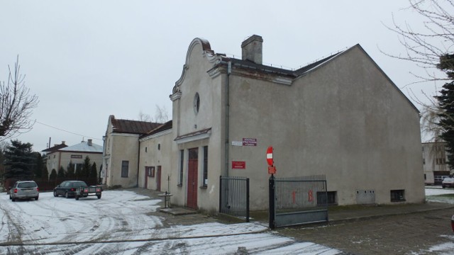 Kino Świt w Zwoleniu - front budynku przed przebudową.