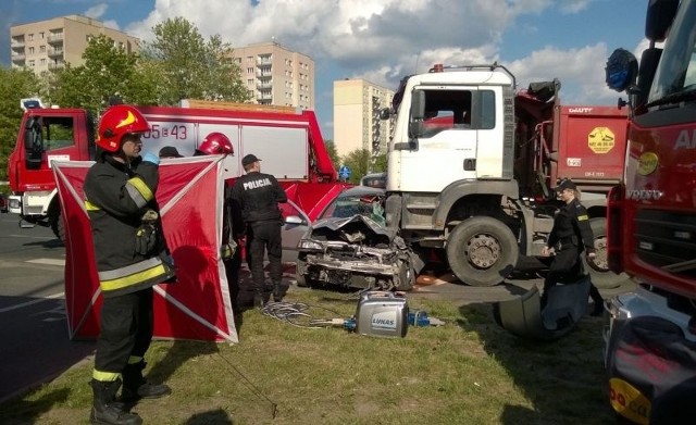 Na rondzie Sybiraków zginął mężczyzna i jego dwie córki, ich matka została ciężko ranna. Jeden z kierowców wymusił pierwszeństwo przejazdu.