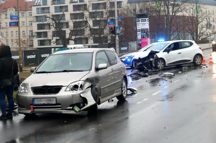 Wypadek na ul. Dubois we Wrocławiu 8.03.2023